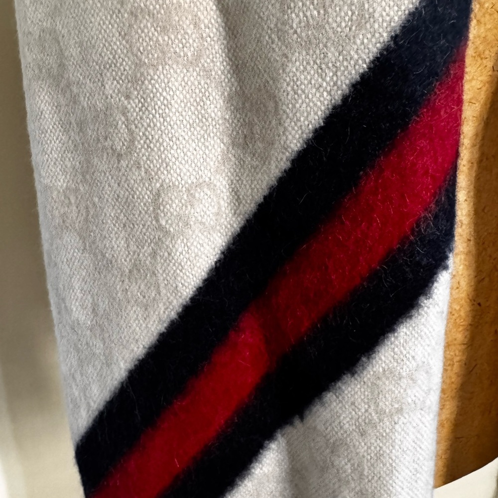 Gucci Ivory Scarf with Bold Red and Black Stripe - Picture 3 of 5